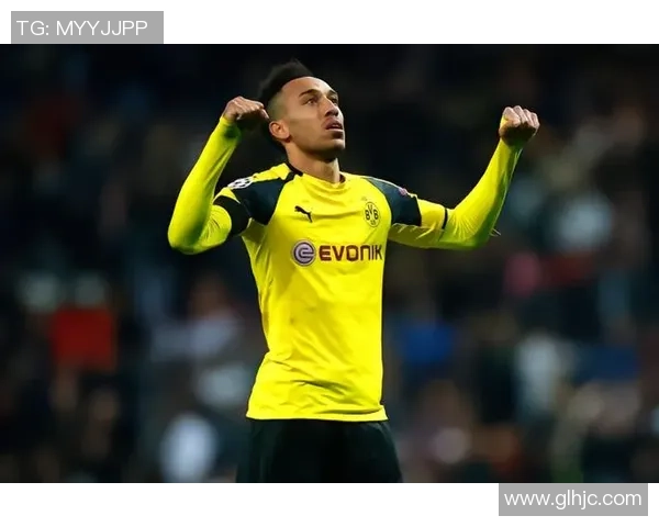 足球颜值天花板大集合：这些球星的迷人面容让你眼前一亮